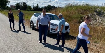 Wójt Gminy Stare Pole z uczestnikami przeglądu rowów i kontroli drożności przepustów