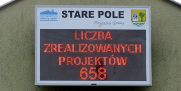 Nowa tablica informacyjna na budynku Urzędu Gminy